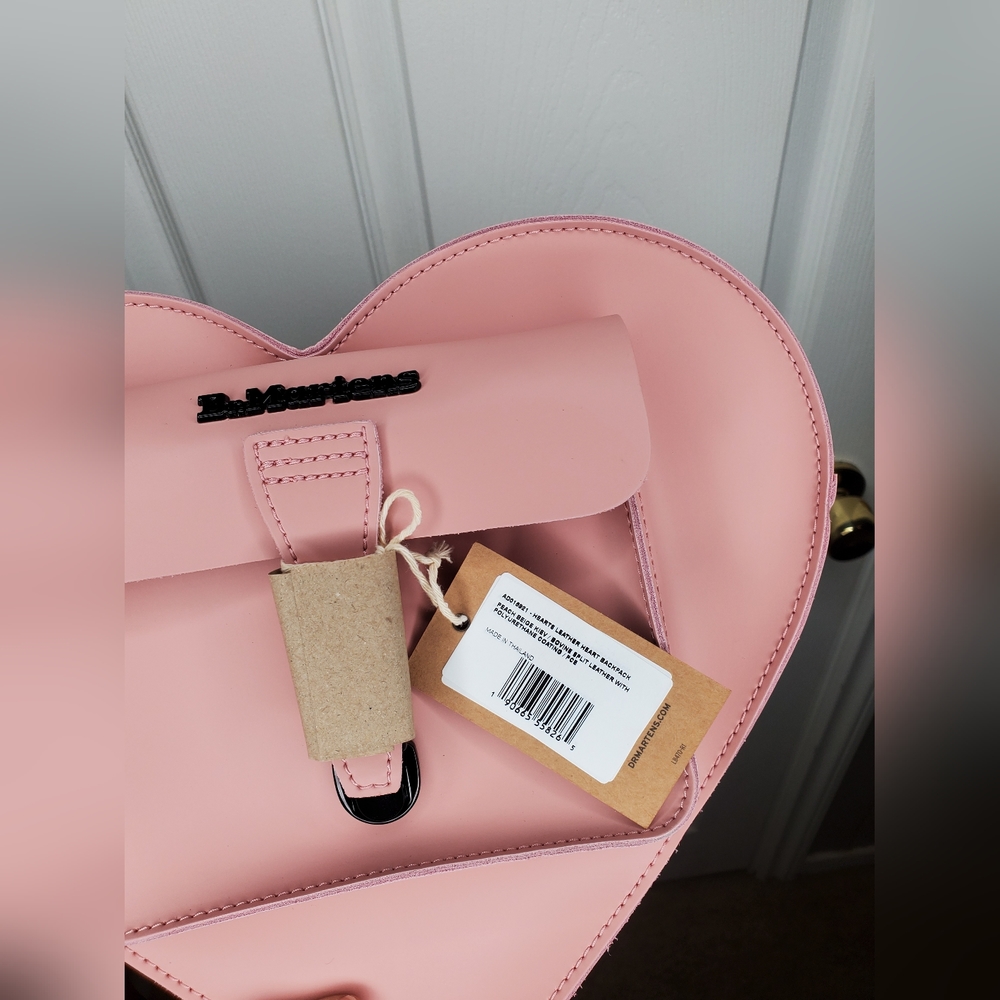 Dr. Martens Heart shaped bag in color Peach π π π - Picture 6 of 8